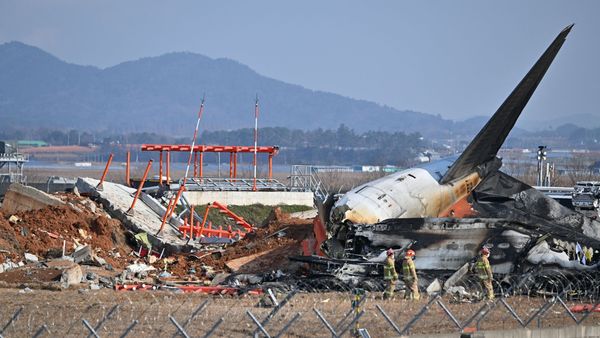 &bdquo;C&acirc;nd m-am trezit, eram deja salvat&rdquo; Primele declarații ale celor doi supraviețuitori din avionul prăbușit &icirc;n Coreea de Sud