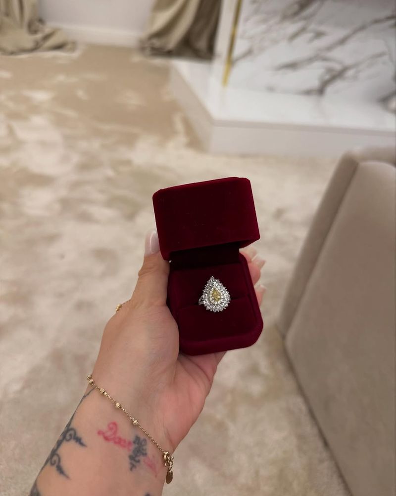 Cum arată inelul de logodnă al Oanei Radu?