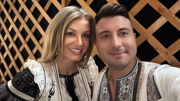 Gestul pe care Valentin Sanfira &icirc;l face &icirc;ntotdeauna &icirc;n noaptea dintre ani: "&Icirc;n noaptea dintre ani, la 12 noaptea, mă uit către cer și zic..."