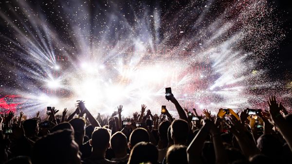 Turneele Anului 2025: Usher, Sabrina Carpenter, Ed Sheeran, Pitbull, Metallica și Green Day vor cuceri scenele din Europa