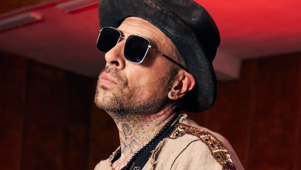 Cum se &icirc;nțelege CRBL cu fratele său după năzb&acirc;tiile copilăriei: &rdquo;Nu m-a iertat. Și-a luat revanșa cu v&acirc;rf și &icirc;ndesat&rdquo;