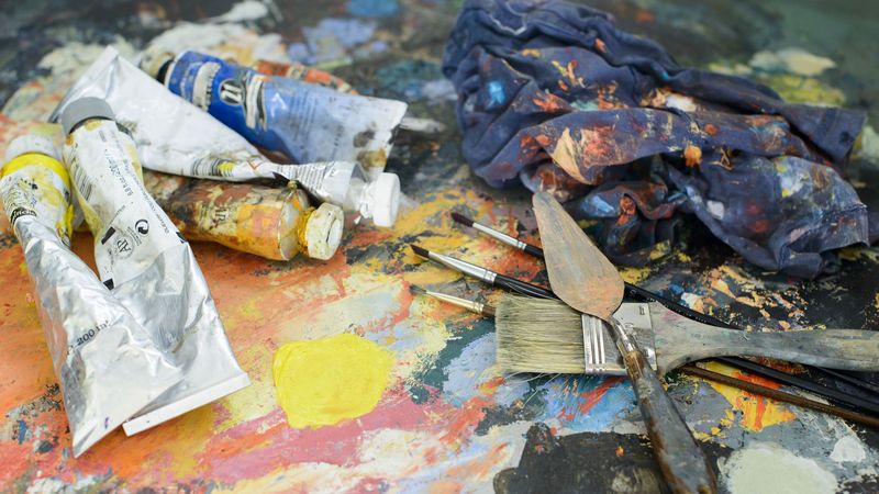 Motivul halucinant pentru care o pictoriță din București și-a &icirc;njunghiat colegul &icirc;ntr-un atelier