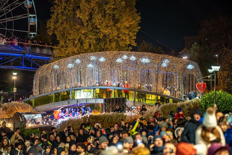 Autoritățile au anunțat când se sting luminițele în București? 