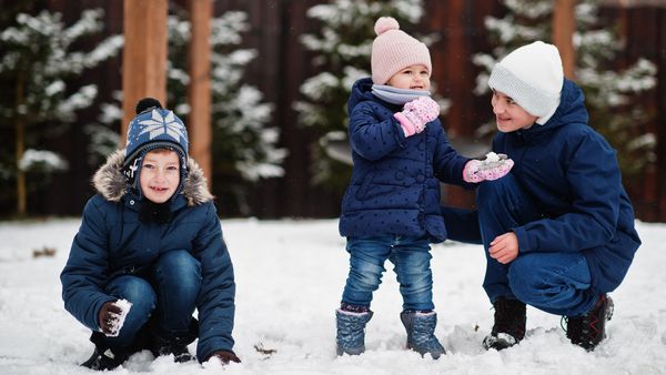 Vacanța de schi &icirc;n 2025. Perioada aleasă de fiecare județ pentru următoarea vacanță a elevilor