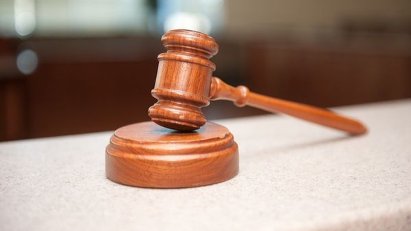 E ireal cum a ajuns un bărbat de 60 de ani după gratii. Ce a găsit specialistul IT în laptopul lui