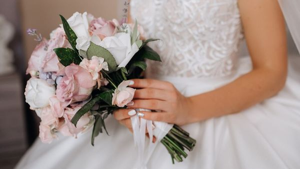 O farsă pe rețelele sociale cu urmări neașteptate. Cum a ajuns o femeie să se căsătorească „din greșeală”