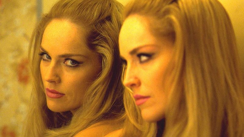 Momentul &icirc;n care Sharon Stone l-a atacat pe regizorul peliculei Basic Instinct: "M-am simțit trădată, m-am ridicat și l-am plesnit"