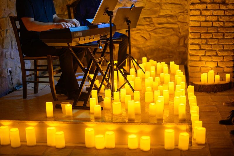 Când începe Candleglow Castle Concerts?