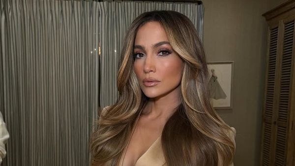 Jennifer Lopez &icirc;și donează hainele &bdquo;care costă o avere&rdquo; celor afectați de incendiile din California