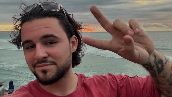 Mario Fresh a ajuns la spital &icirc;n Bali. Artistul s-a fotogratiat cu perfuzie la m&acirc;nă: &bdquo;Am greșit că nu mi-am ascultat prietenii!&rdquo;