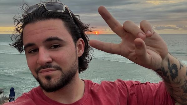 Mario Fresh a ajuns la spital în Bali. Artistul s-a fotogratiat cu perfuzie la mână: „Am greșit că nu mi-am ascultat prietenii!”