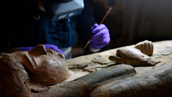 O mumie misterioasă veche de 2600 de ani ar avea origini regale nebănuite