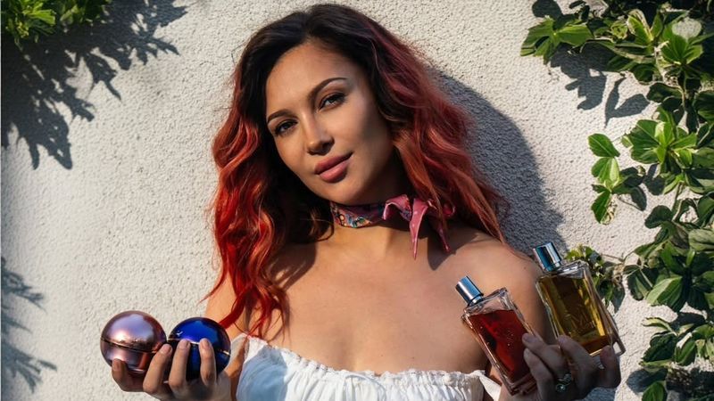 Lora a dat lovitura in afaceri! Cosmeticele artistei se v&acirc;nd ca p&acirc;inea caldă