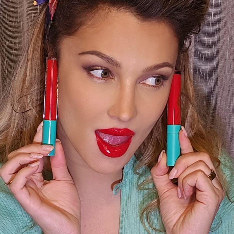 Ce spune Lora despre noua ei afacere? 