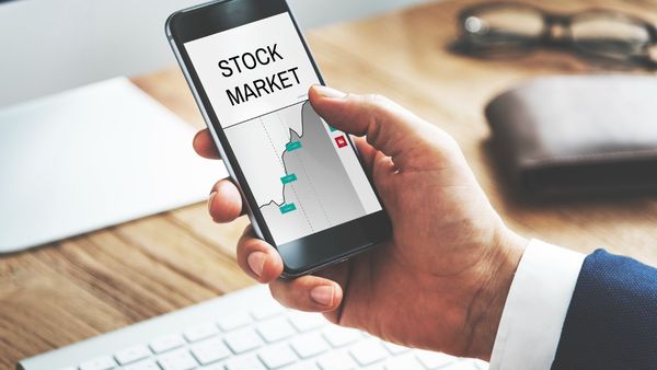 Cum să faci primii pași &icirc;n lumea investițiilor: Descoperă puterea acțiunilor