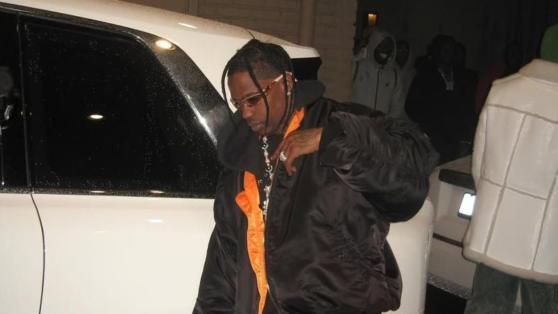 Gestul neașteptat făcut de Travis Scott pe străzile din Paris