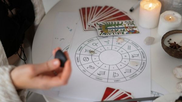 HOROSCOP 28 ianuarie 2025: Vărsătorii sunt victima unui șantaj emoțional. Aspectele care se formează în casa carierei sunt de bun augur pentru Balanțe