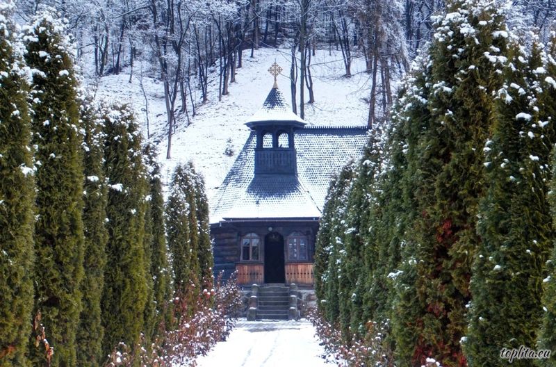 Descoperă mănăstirea cu cea mai frumoasă grădină din România