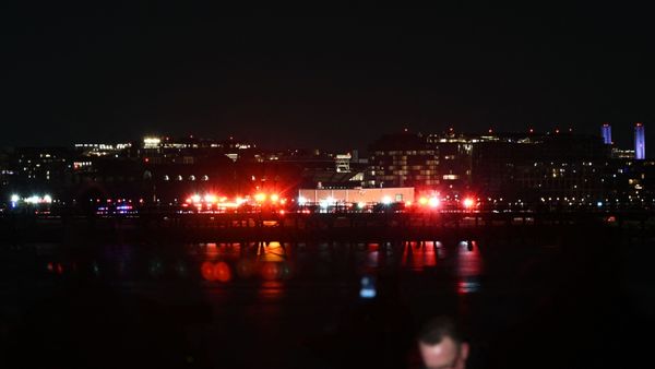 UPDATE Accident aviatic la Washington. Autorităţile anunţă că au fost recuperate 28 de cadavre şi nu sunt de aşteptat supravieţuitori