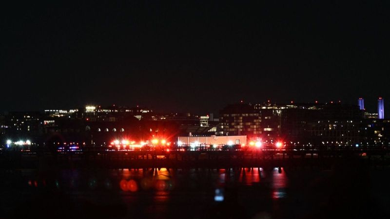 Un avion de pasageri s-a ciocnit cu un elicopter al armatei SUA