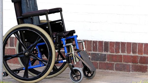 Cum se alege un cărucior cu rotile? Descoperă cele mai importante criterii și funcționalități