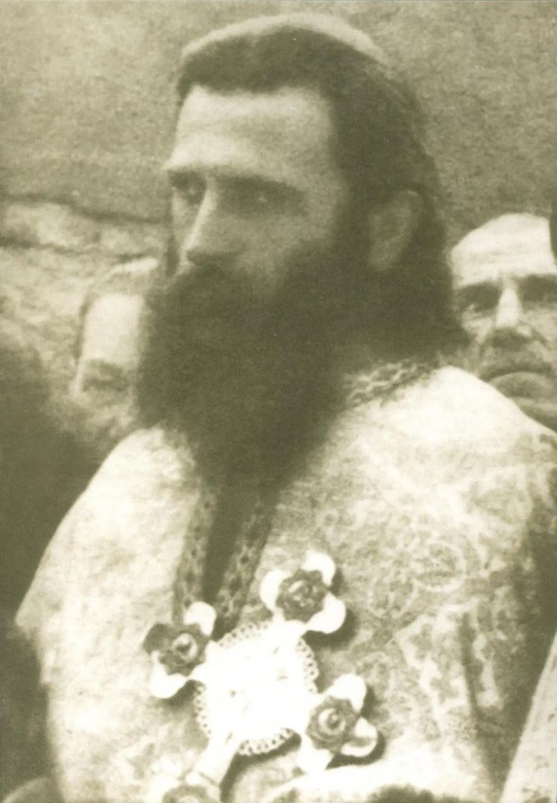 Cine a fost Sfântul Arsenie Boca? 