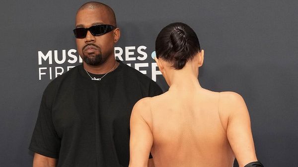 Bianca Censori, goală pe covorul roșu la Premiile Grammy 2025. Ținuta ei a șocat &icirc;ntreaga lume a modei