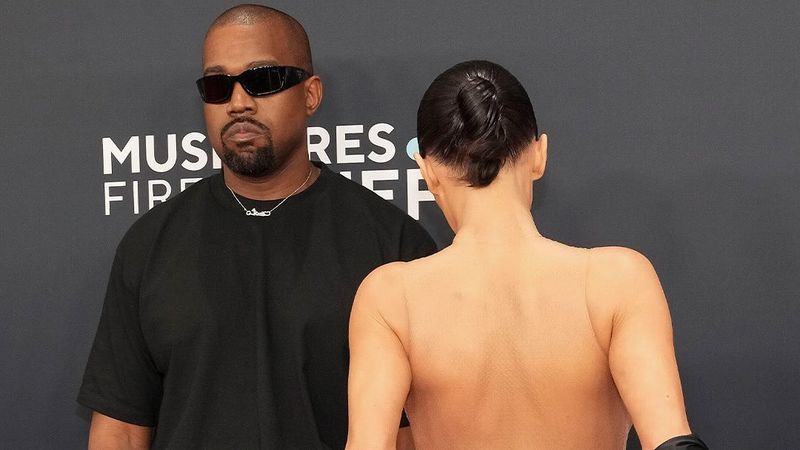 Bianca Censori, goală pe covorul roșu la Premiile Grammy 2025. Ținuta ei a șocat &icirc;ntreaga lume a modei