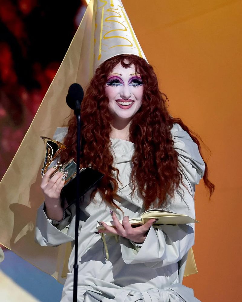 Care au fost cele mai excentrice ținute de la premiile Grammy 2025? 