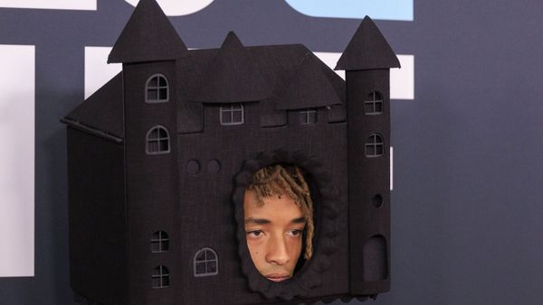 Cine este Dora Abodi, designerul de origine rom&acirc;nă care a creat coiful din capul lui Jaden Smith cu care a șocat pe covorul roșu la premiile Grammy 2025