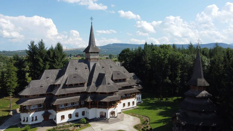 Mănăstirea Săpânța Peri are cea mai înaltă biserică de lemn din lume 