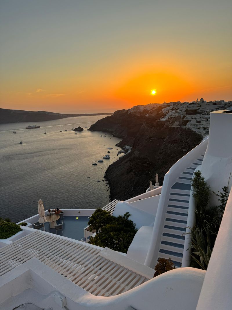 Peste 10.000 de persoane au fugit din Santorini