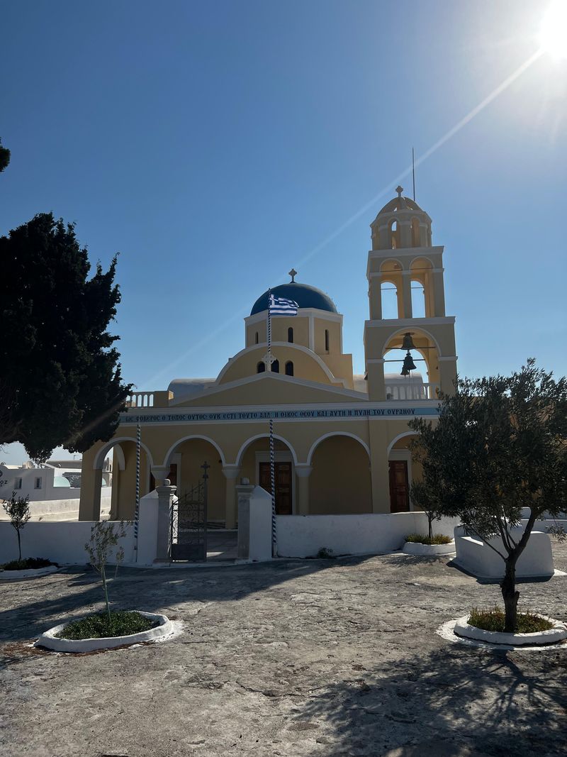Santorini, la un pas de catastrofă