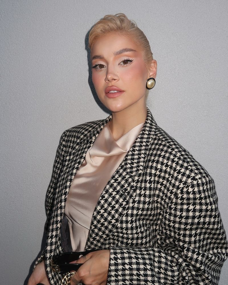 Alina Ceușan explică de ce a șters poza cu picioarele pe balustradă