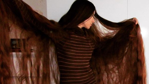 Ea este femeia cu cel mai lung păr din lume: C&acirc;t de des se spală pe cap?