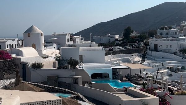 Grecia declară stare de urgență în Santorini! Insula bogaților, la un pas sa dispară. Ce spun experții