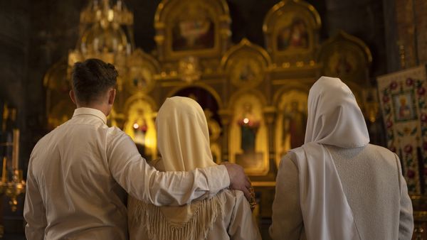 Calendar ORTODOX 9 februarie 2025: Ce sf&acirc;nt mare făcător de minuni și ocrotitor al căsniciilor sărbătoresc creștinii?