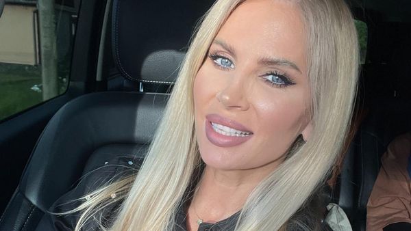 Andreea Bănică își așteaptă turiștii de 1 Mai la malul mării! Cât costă o noapte de cazare în hotelul vedetei din Eforie Nord anul acesta