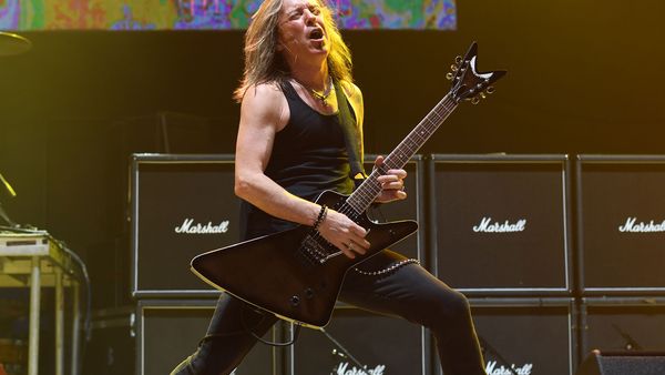 Tragedie aviatică! Avionul unui cunoscut rock star s-a ciocnit de o altă aernovă pe o pistă din Arizona. Cel puțin o persoană a murit și alte patru sunt ranite