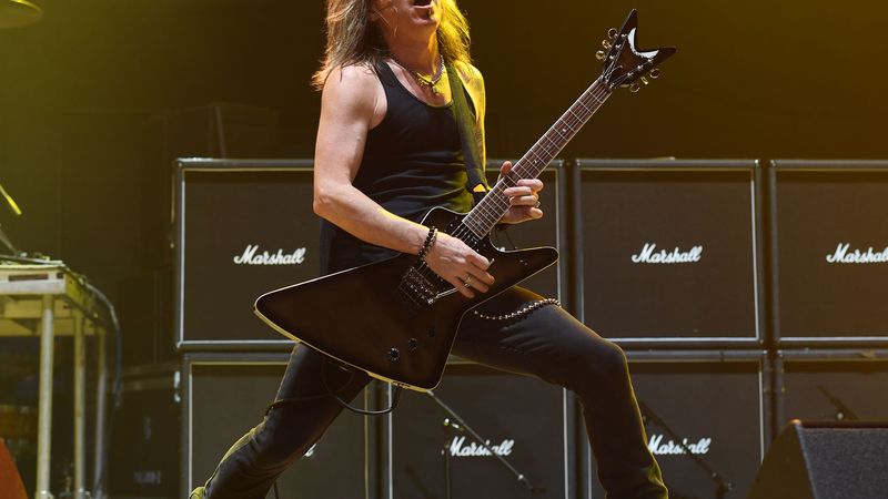 Tragedie aviatică! Avionul unui cunoscut rock star s-a ciocnit de o altă aernovă pe o pistă din Arizona. Cel puțin o persoană a murit și alte patru sunt ranite