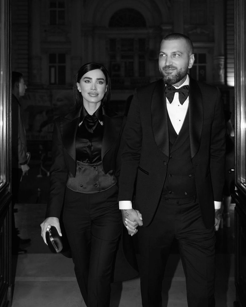 Adelina Pestrițu, sprijinită total de soțul ei după operația de mastopexie