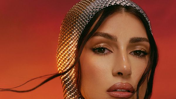 Alina Eremia pornește în turneul național „Antifragil” – o experiență muzicală profundă alături de fani!