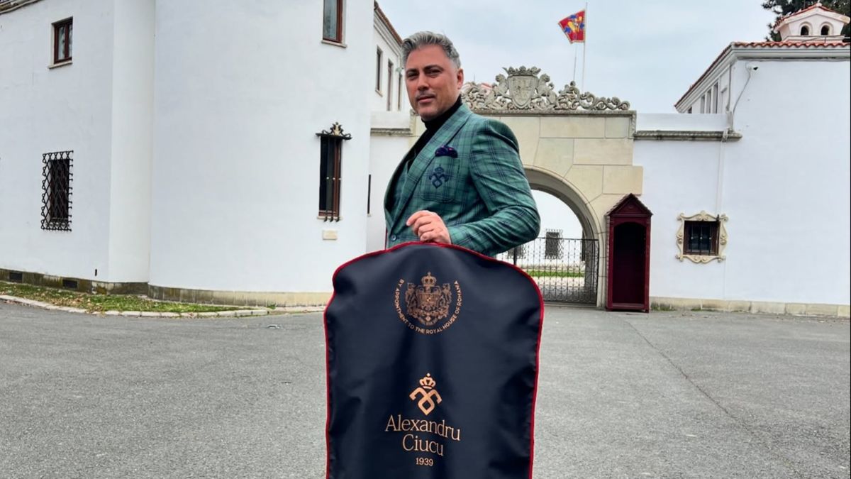 Cât costă un costum de haine făcut în atelierul lui Alexandru Ciucu? Suma astronomică cerută pe OLX pentru un costum de ginerică creat de designer
