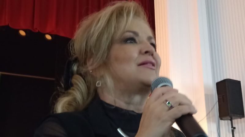&bdquo;Nu am fost dorită, am fost bătută și abandonată&rdquo; Povestea cutremurătoare a celebrei c&acirc;ntărețe Carmen Rădulescu
