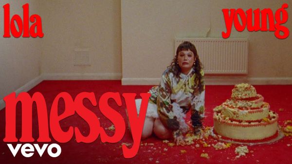 LOLA YOUNG - Messy