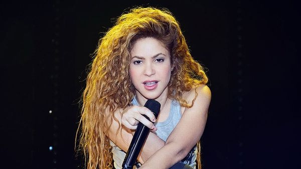 Shakira, un nou atac la adresa lui Pique &icirc;n concertul din Brazilia. Versurile care &icirc;l fac praf pe fotbalist: "Pentru tine m-am mutat &icirc;ntr-o ţară socialistă, mi-am tăiat unghiile..."