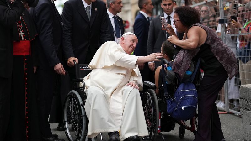 REUTERS, anunt de ultimă oră &icirc;n legătură cu Papa Francisc! Ce se &icirc;nt&acirc;mplă cu Suveranul Pontif? Angajamentele sale din weekend au fost anulate