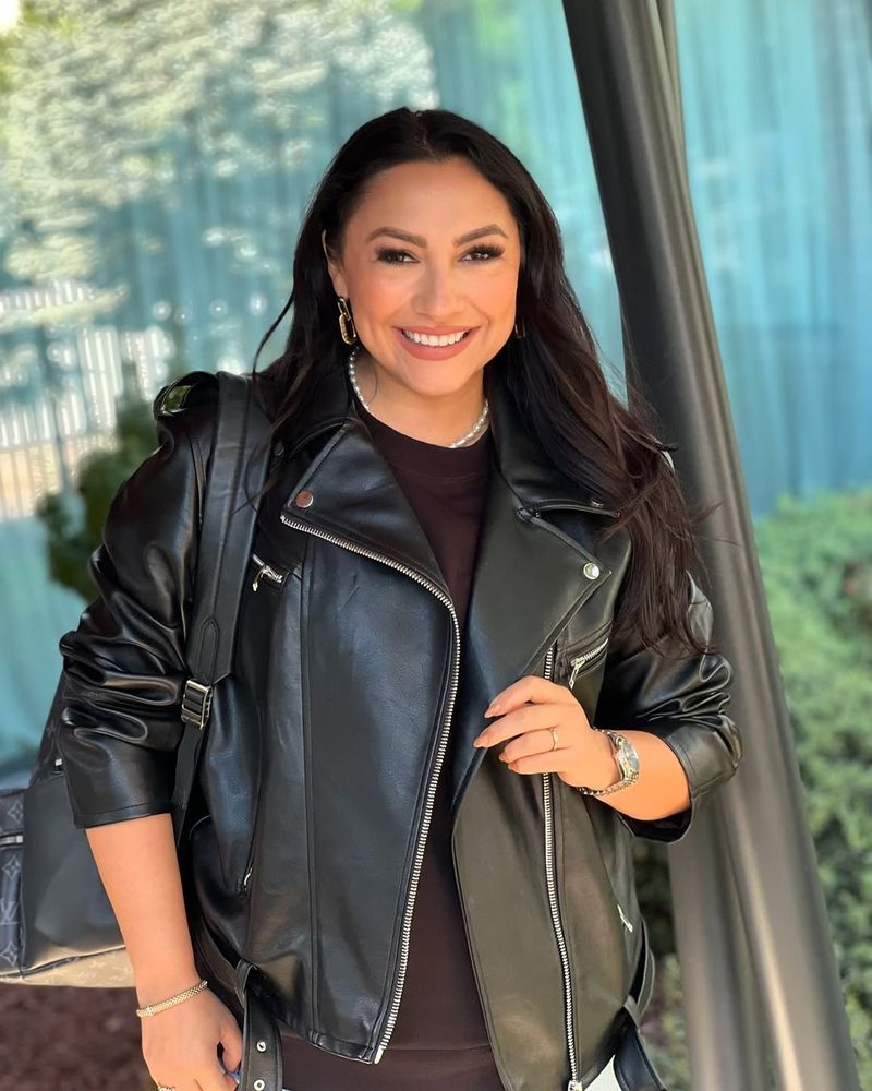 Andra, luată prin surprindere de un fan pe scenă