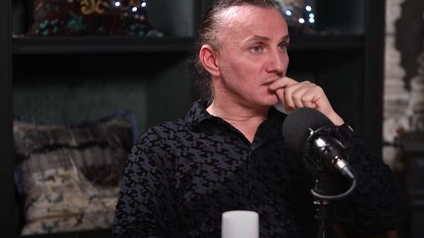 De ce a pozat, de fapt, Mihai Trăistariu în chiloți! Ce a avut artistul de câștigat de pe urma controversatei imagini