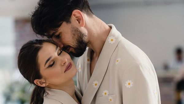 Theo Rose nu a vrut să îi spună lui Anghel Damian că are probleme cu banii. Cum și-a făcut curaj artista să îi dezvăluie adevărul despre finanțele ei: "A fost o perioadă grea"